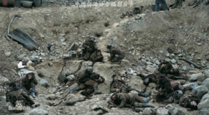 世界十大最昂贵的摄影作品  第四名
《死亡战士的对话》（1992年）
摄影师：杰夫·沃尔
收购价：3666500美元